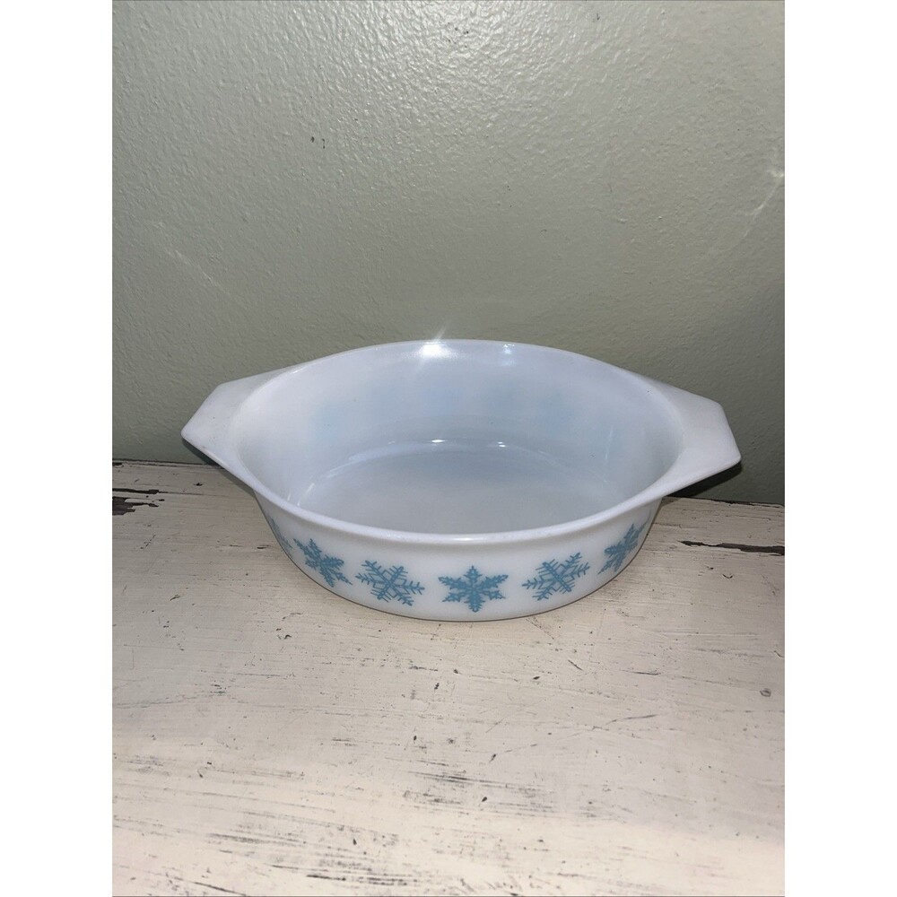 Pyrex Snowflake Turquoise 043 1.5 Qt Oval Casserole Baking Dish MCM Vintage